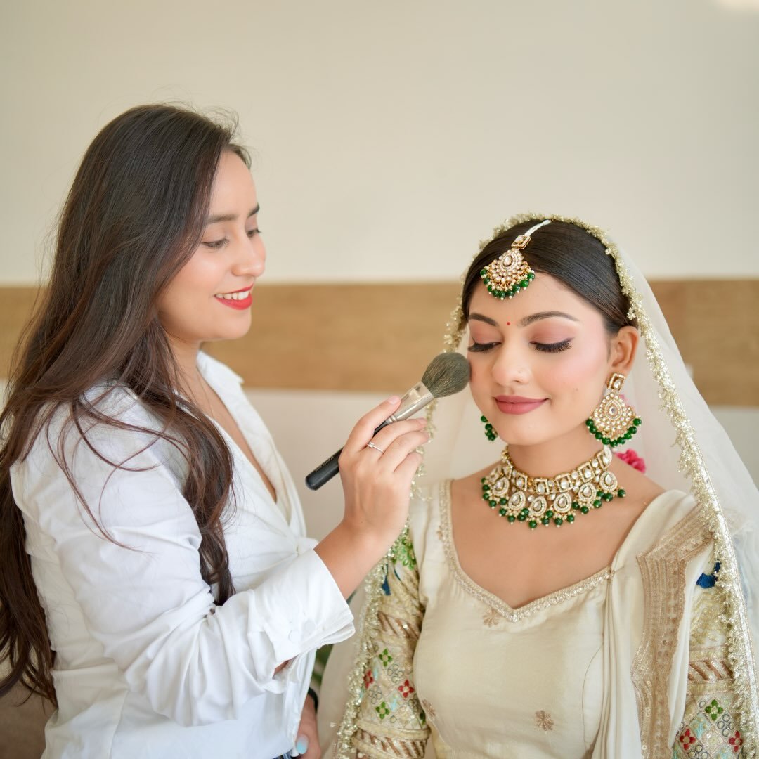 Oshin Dang - Professional Makeup Artist
